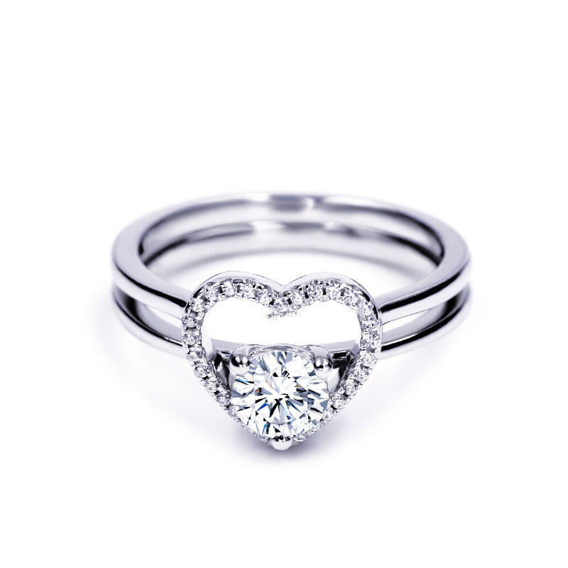Anillo de moissanita con diamantes en forma de Corazón – Amor que brilla.