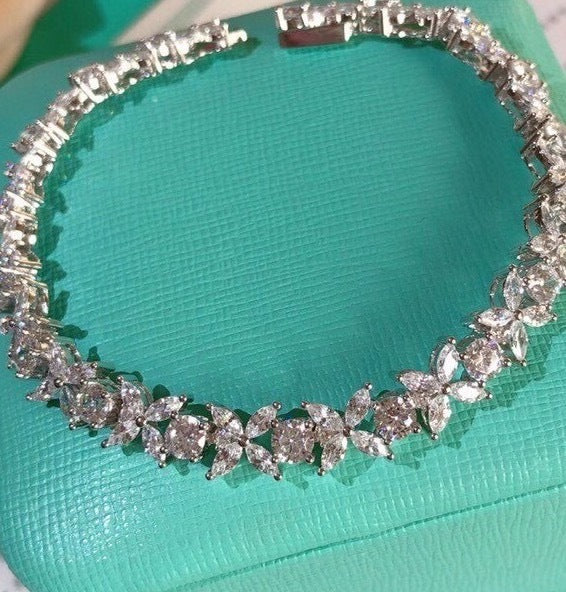 Pulsera de plata de ley S925 con ojo de caballo y diamantes - elegancia con flow.
