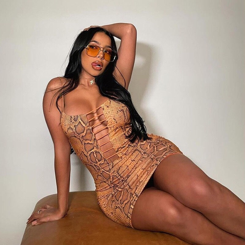 Vestido ajustado con estampado de serpiente