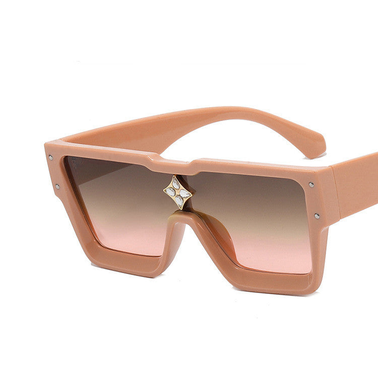 Gafas de sol modernas con montura grande- estilo XXL y protección total.