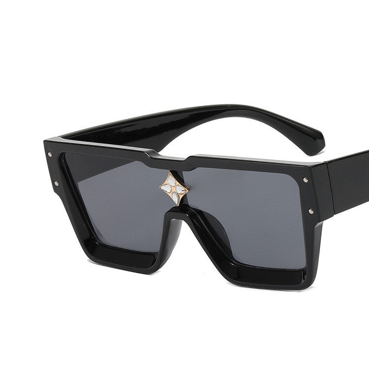 Gafas de sol modernas con montura grande- estilo XXL y protección total.