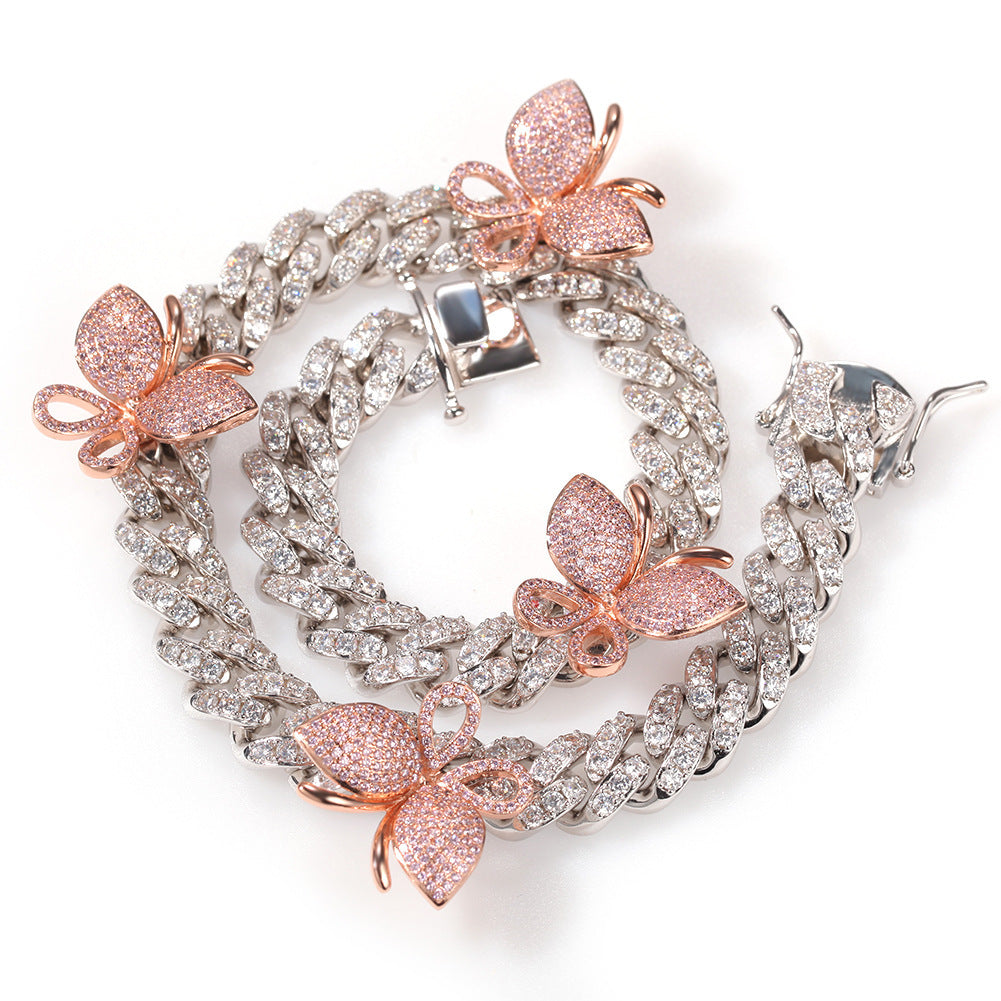 Collar cubano con mariposa de circonitas – Micro incrustado, brillo de lujo