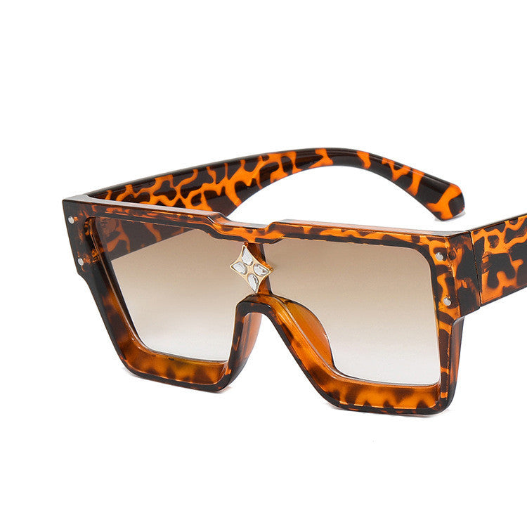 Gafas de sol modernas con montura grande- estilo XXL y protección total.