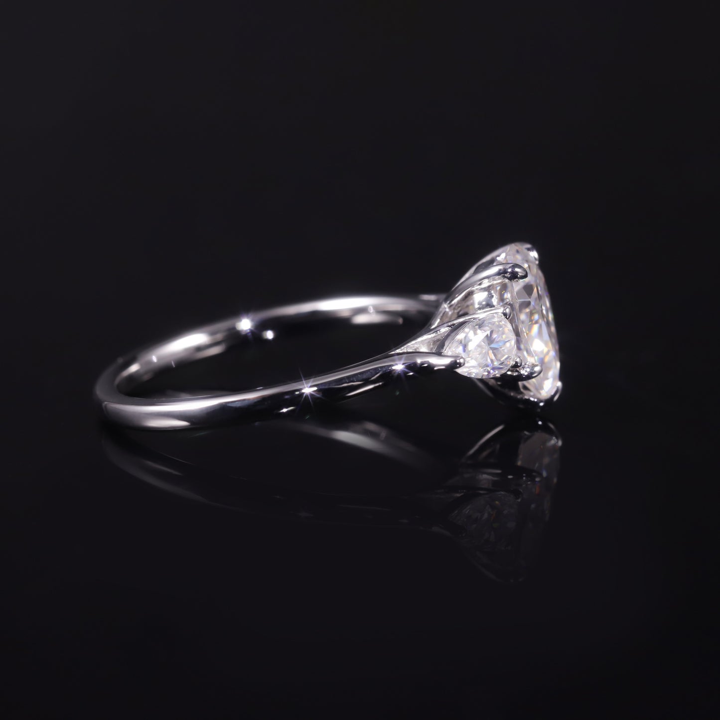 Anillo de plata S925 con moissanita y diseño de gota de agua - elegancia pura.