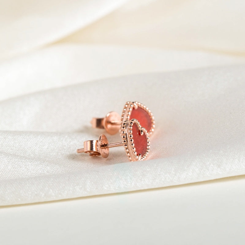Pendientes de plata de ley con corazón rojo dorado