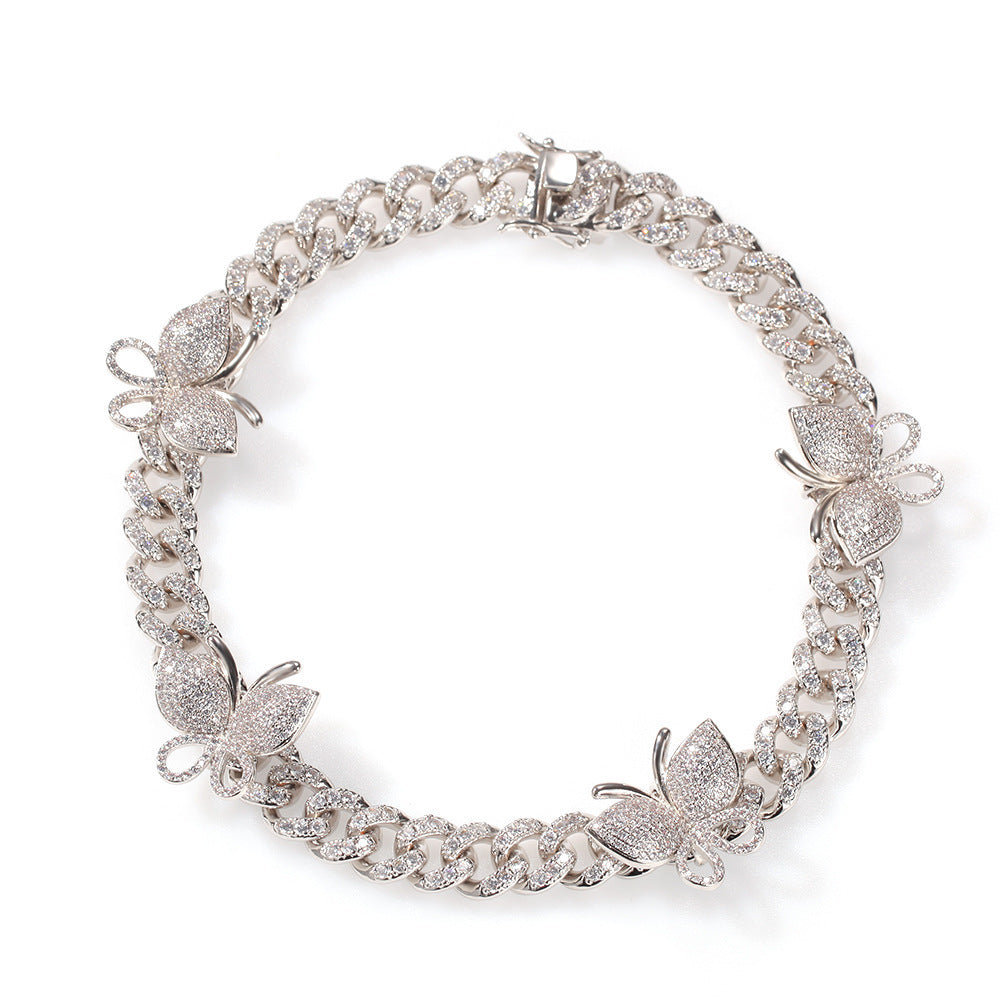Collar cubano con mariposa de circonitas – Micro incrustado, brillo de lujo