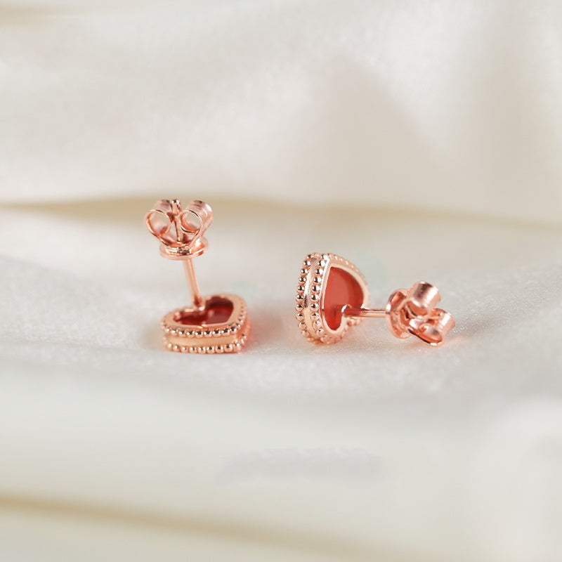 Pendientes de plata de ley con corazón rojo dorado