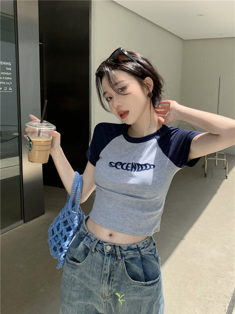 Blusa corta estilo estudiante Pure Desire | Moda 2025