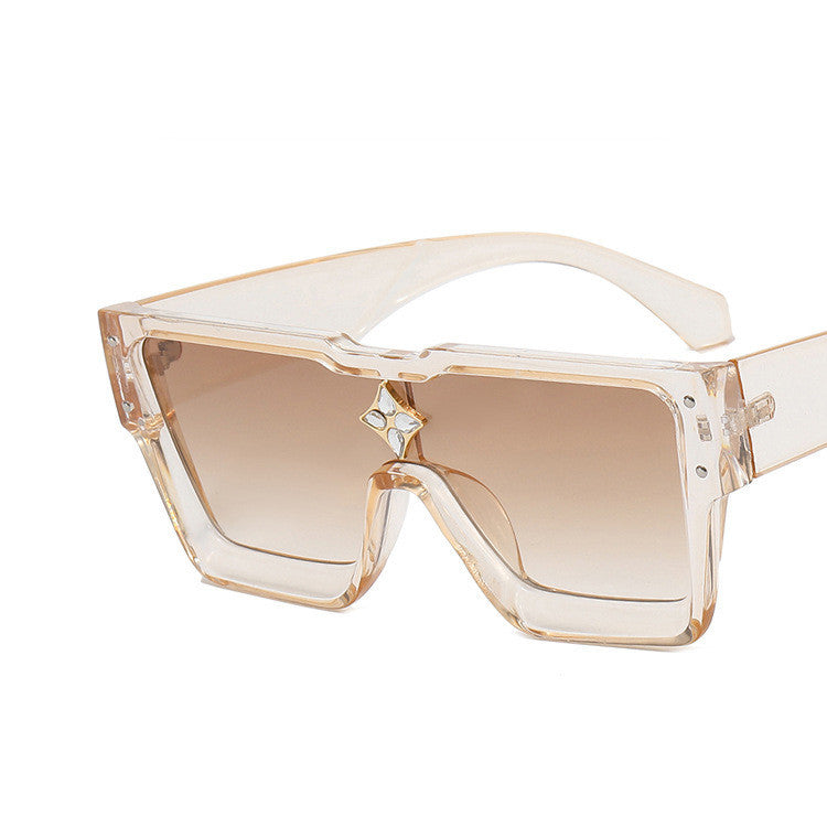 Gafas de sol modernas con montura grande- estilo XXL y protección total.