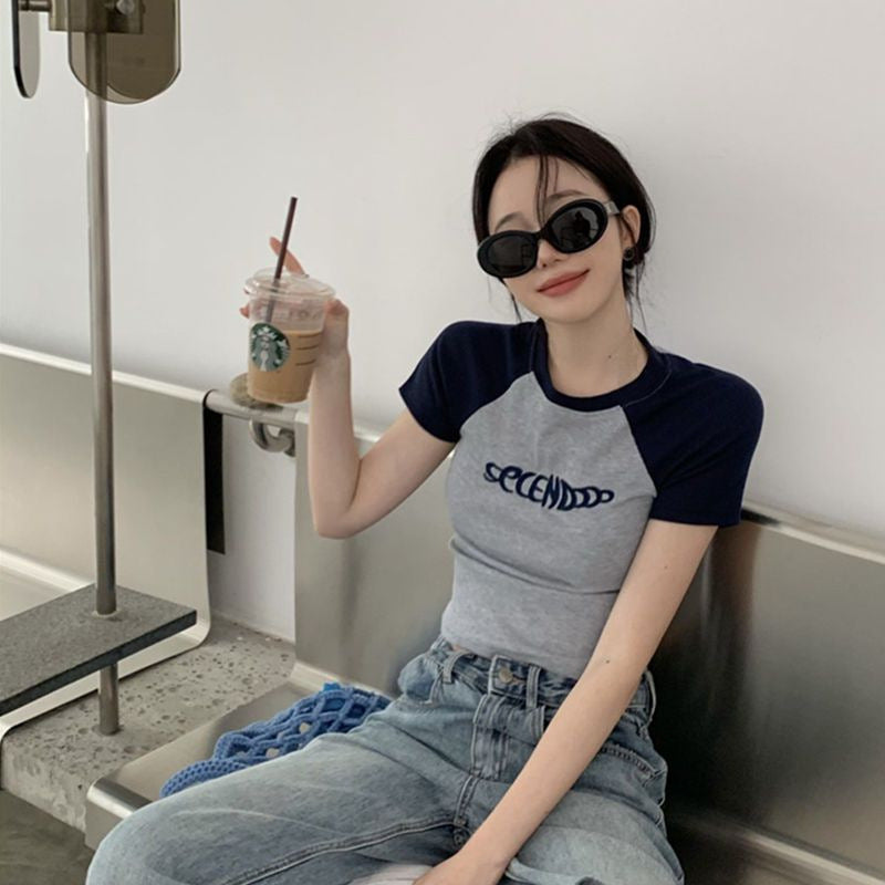 Blusa corta estilo estudiante Pure Desire | Moda 2025
