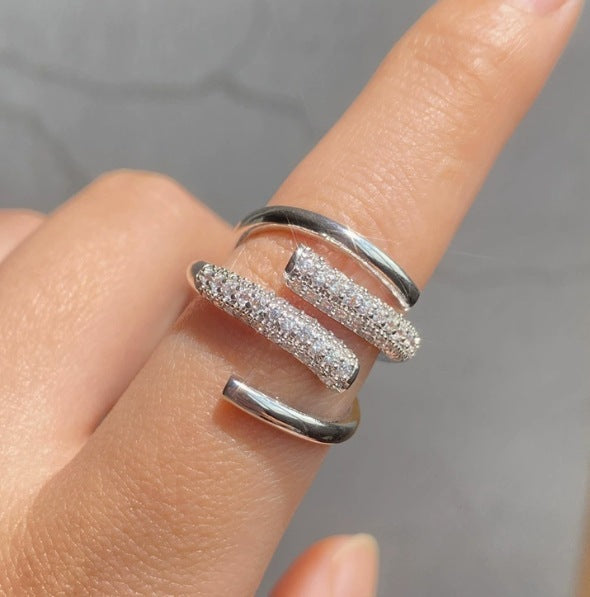 Anillo de plata S925 con estilo geométrico y circonitas- lujo con personalidad.