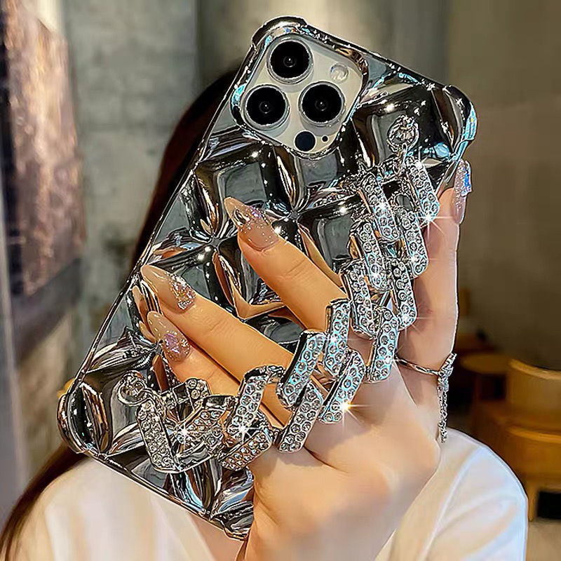 Funda de teléfono con pulsera incorporada decorada con diamantes de imitación de lujo.