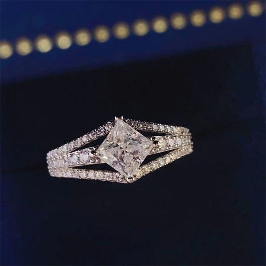Anillo de Moissanita Corte Princesa – 1 Quilate de Pura Realeza
