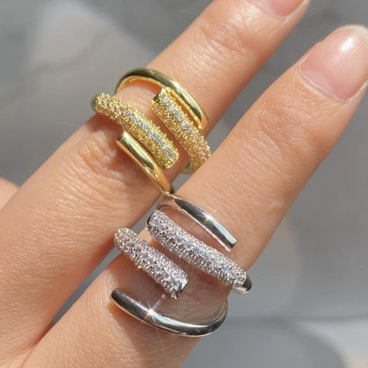 Anillo de plata S925 con estilo geométrico y circonitas- lujo con personalidad.