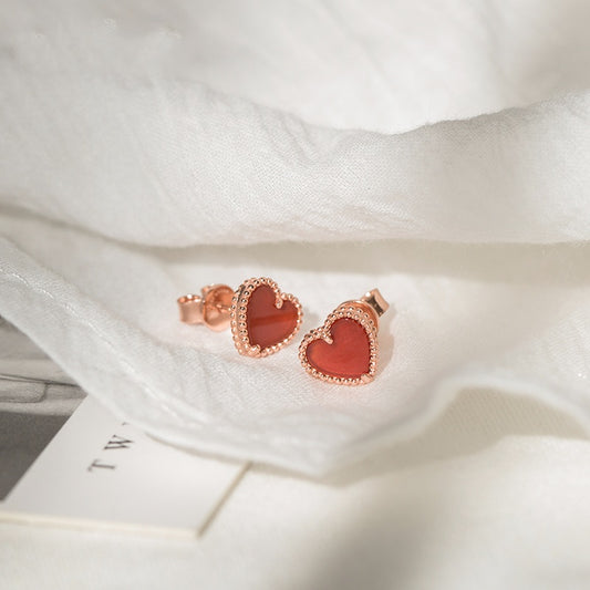 Pendientes de plata de ley con corazón rojo dorado