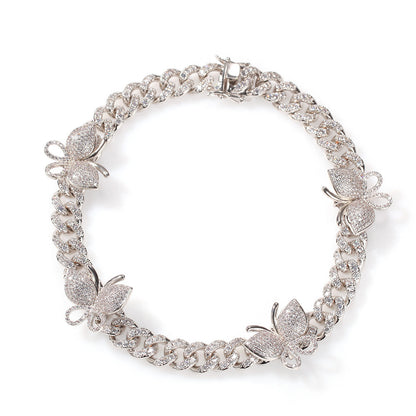 Collar cubano con mariposa de circonitas – Micro incrustado, brillo de lujo