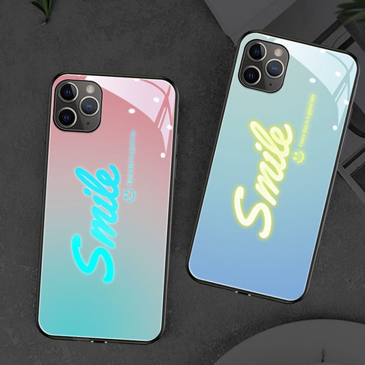 Funda luminosa para iPhone con efecto de flash en llamadas, personalizada con nombre o imagen.